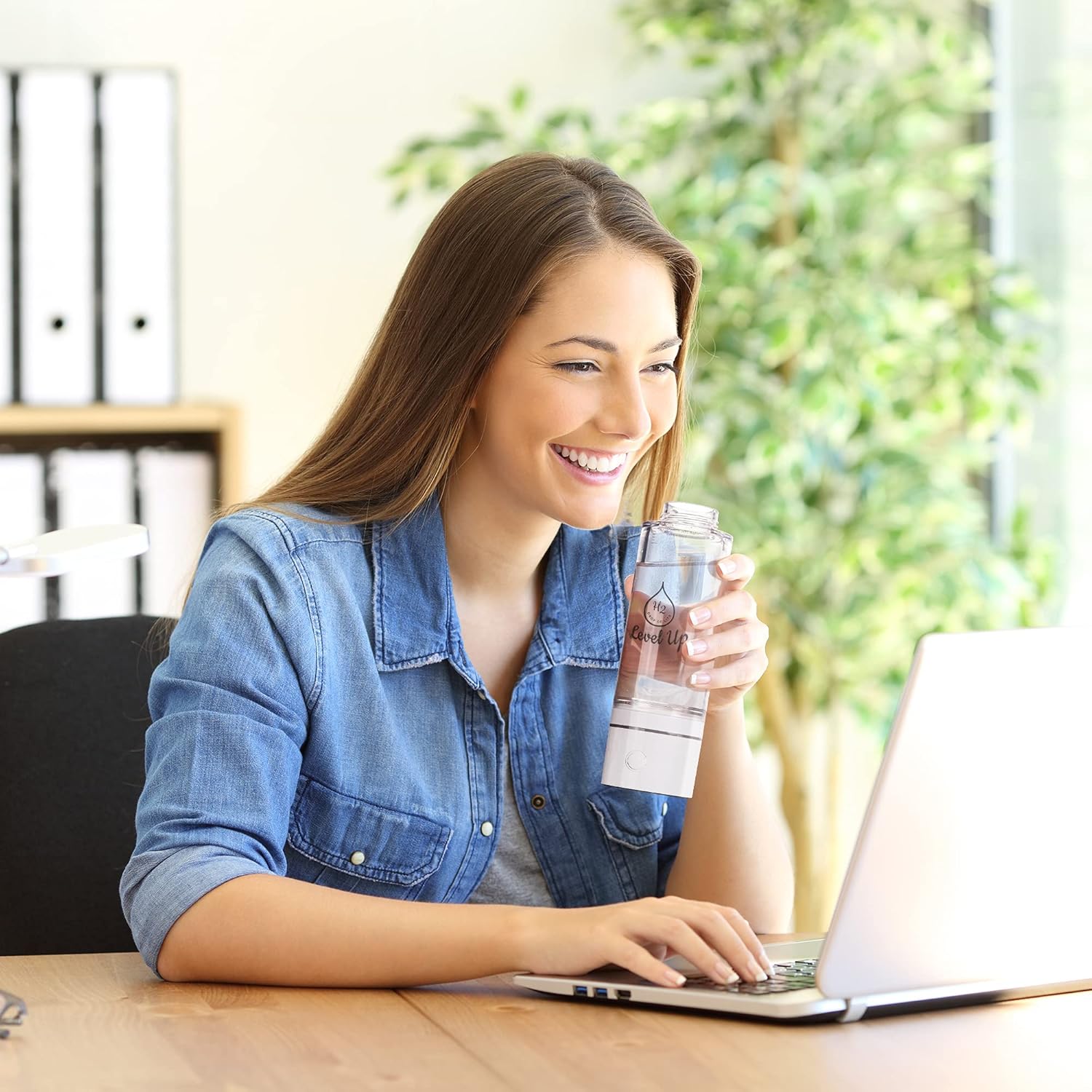 LevelUpWay 2025 Hydrogen Water Bottle Generator with SPE PEM Technology– Up to 4000 PPB – Dual Chamber – 250ml – (White) – Enhanced Hydration Solution